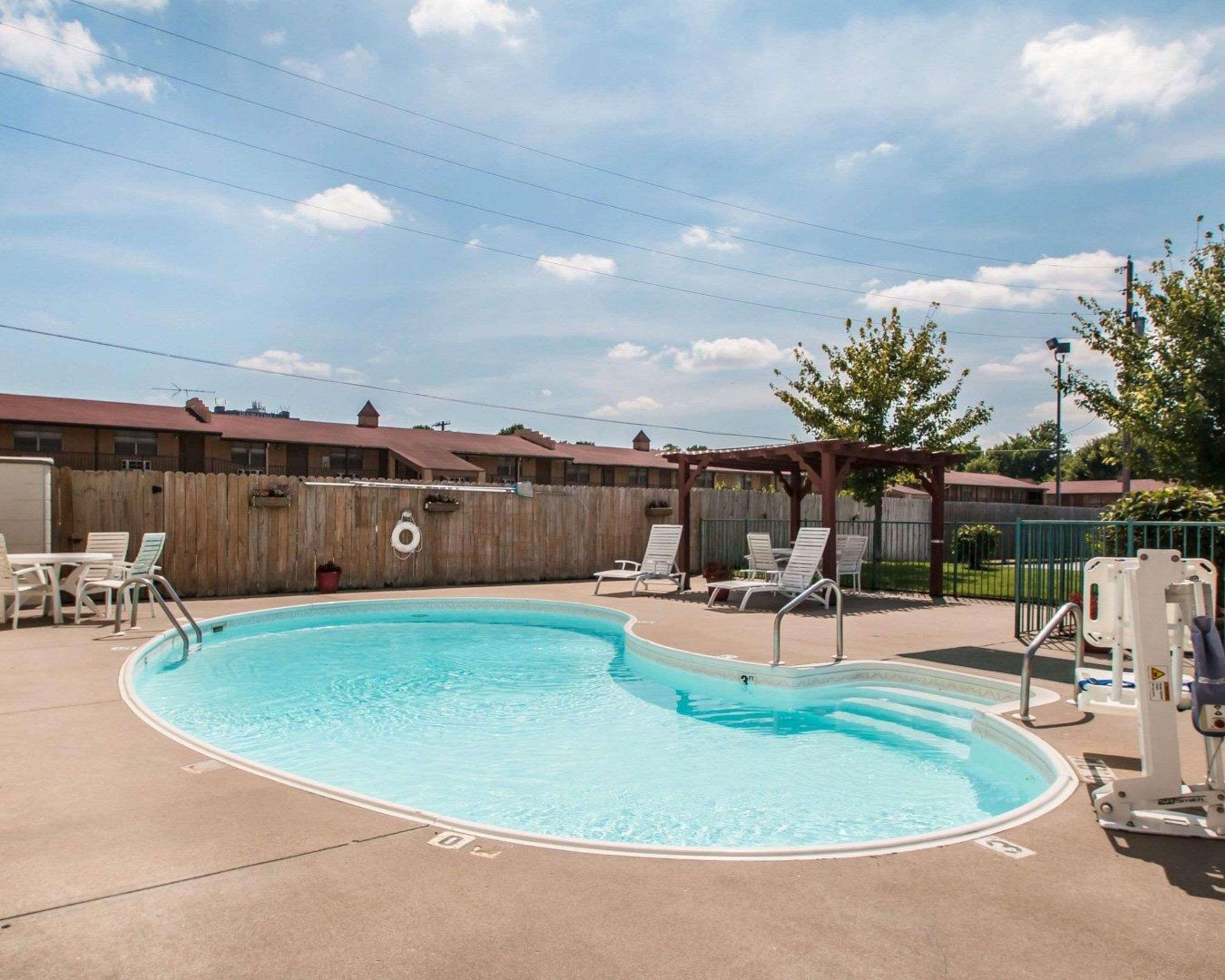 Econo Lodge Springfield I-44 Экстерьер фото