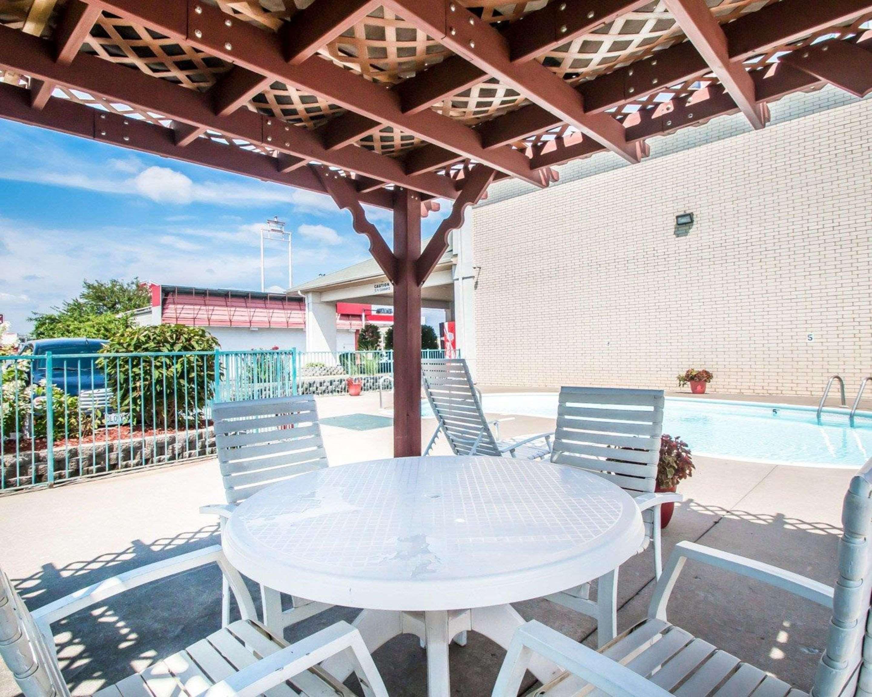 Econo Lodge Springfield I-44 Экстерьер фото